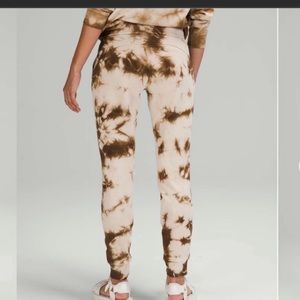 EUC LULULEMON WARM DOWN JOGGER 4